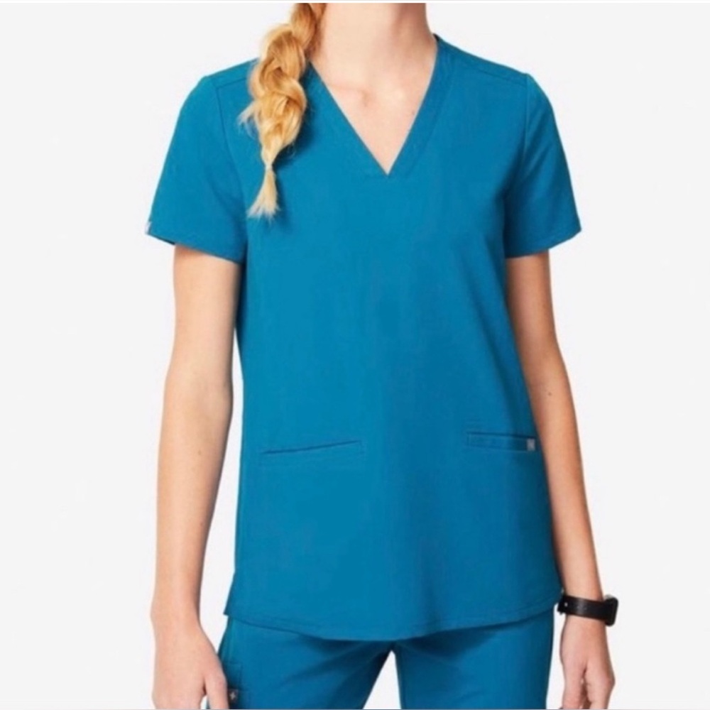 Figs Women's Casma 3 pocket scrub top in Alps Blue
